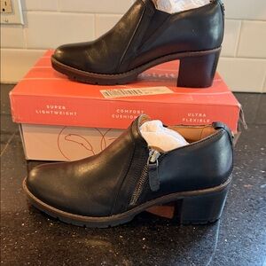 Easy Spirit Black Leather Heeled Boots